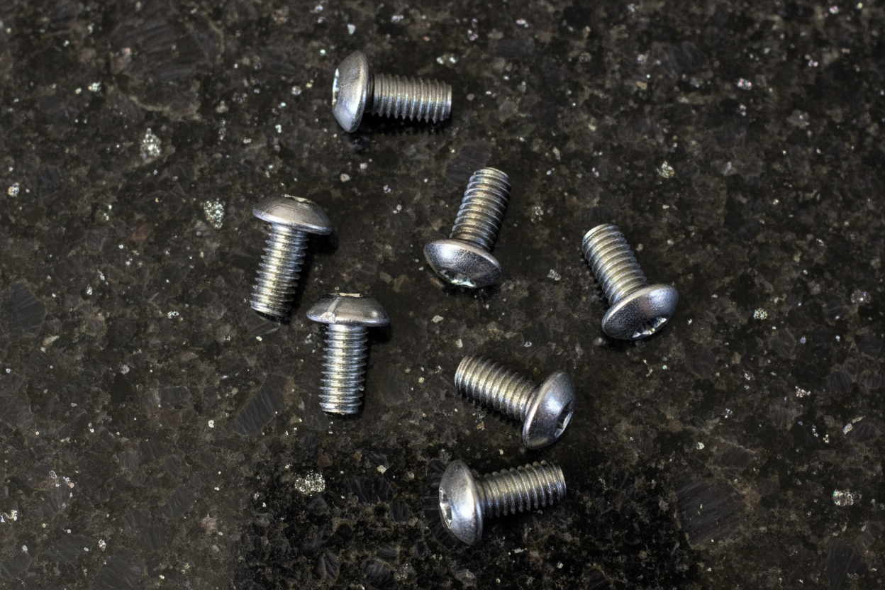 Titanium Roundhead Screws 3x6 (6)