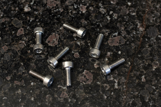 Titanium Caphead Screws 2x6 (6)